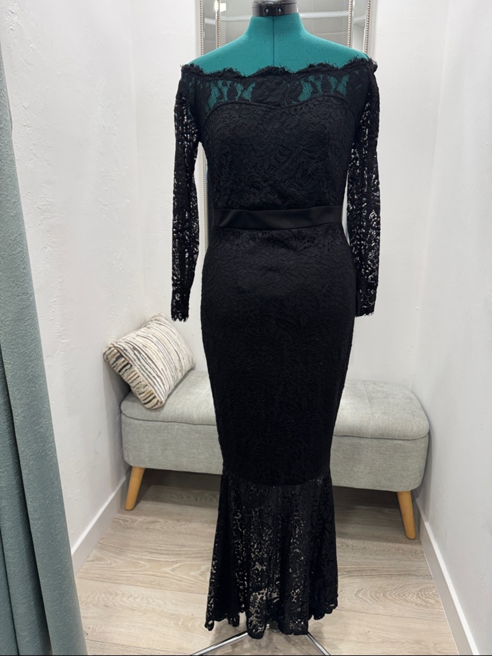 Elegant Black Lace Long Sleeve Off-Shoulder Dress